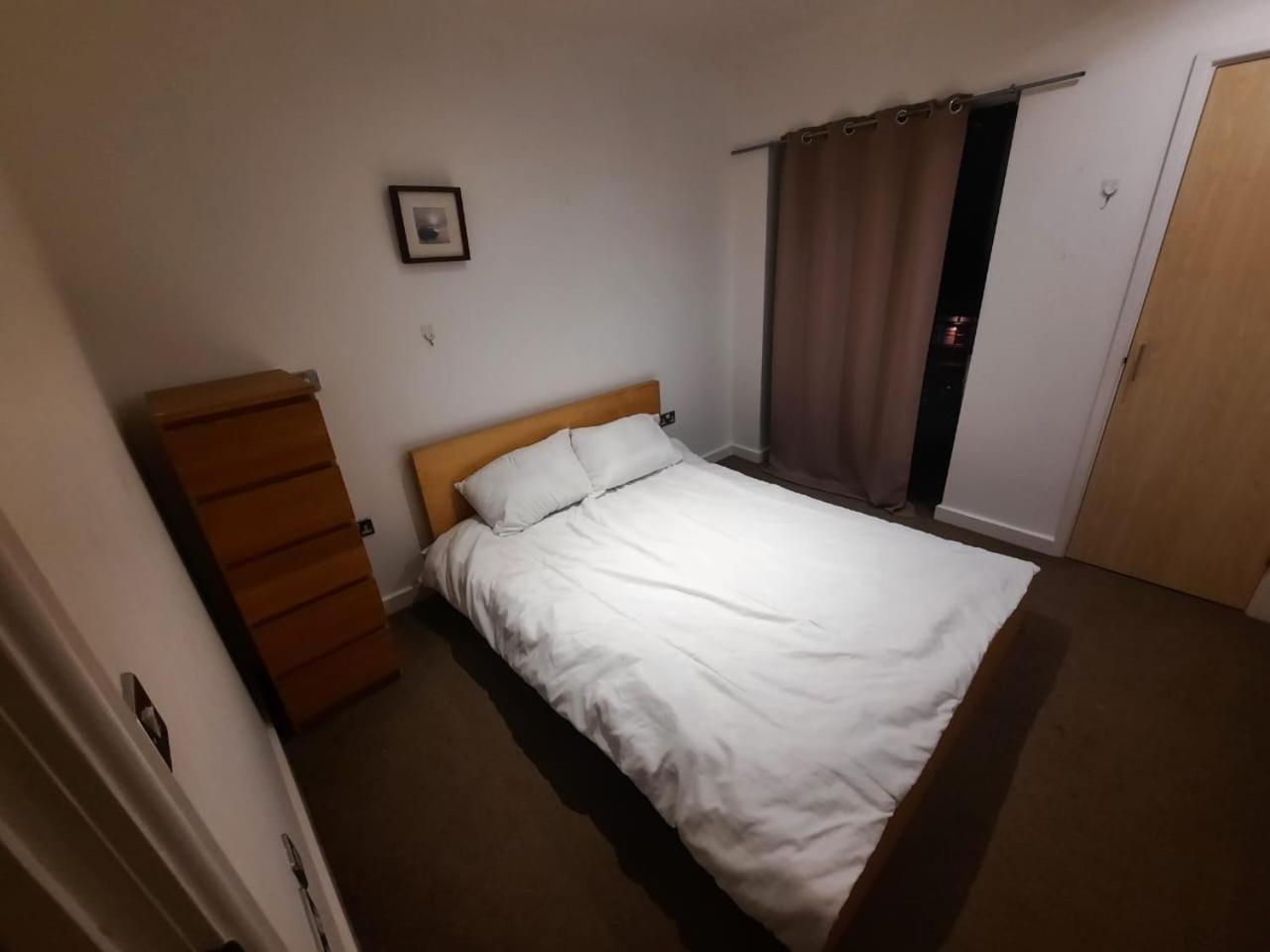 Room In Cardiff City Center - Swiftstay Esterno foto